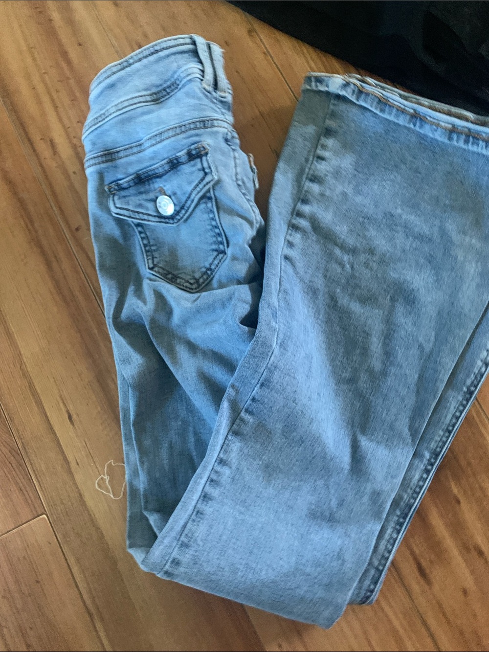 Light Wash Women's Jeans - Classic Fit